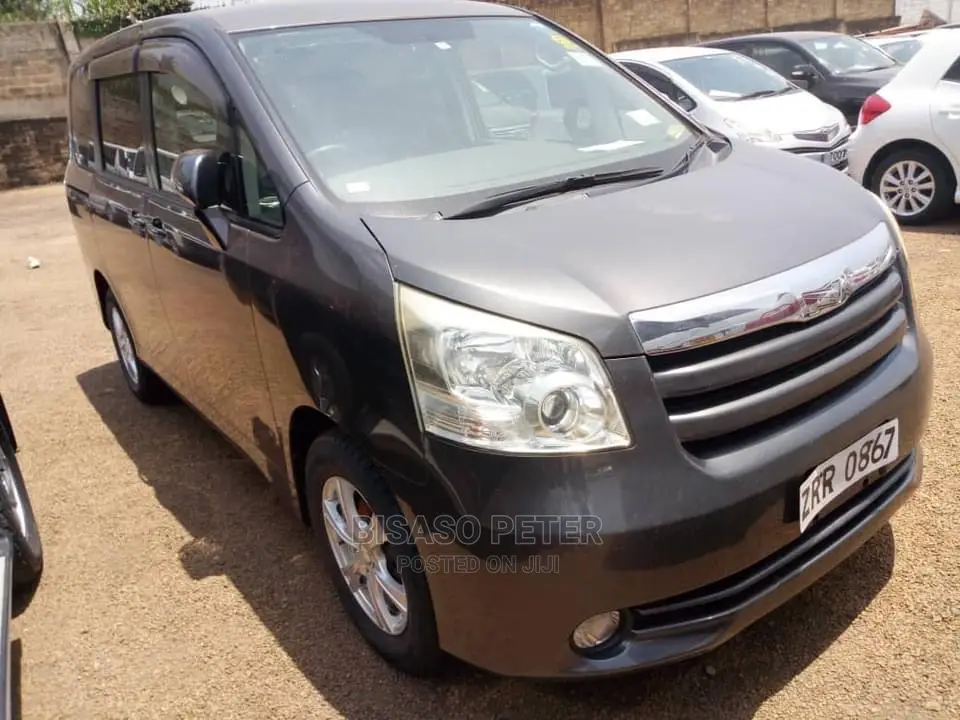 Toyota Noah 2008 Gray