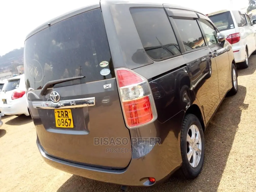 Toyota Noah 2008 Gray