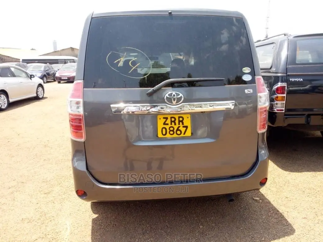 Toyota Noah 2008 Gray