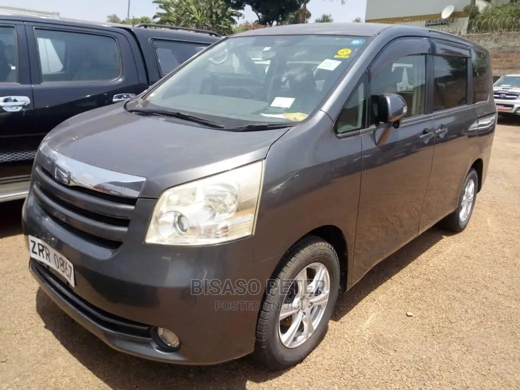 Toyota Noah 2008 Gray