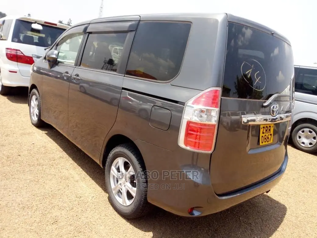 Toyota Noah 2008 Gray