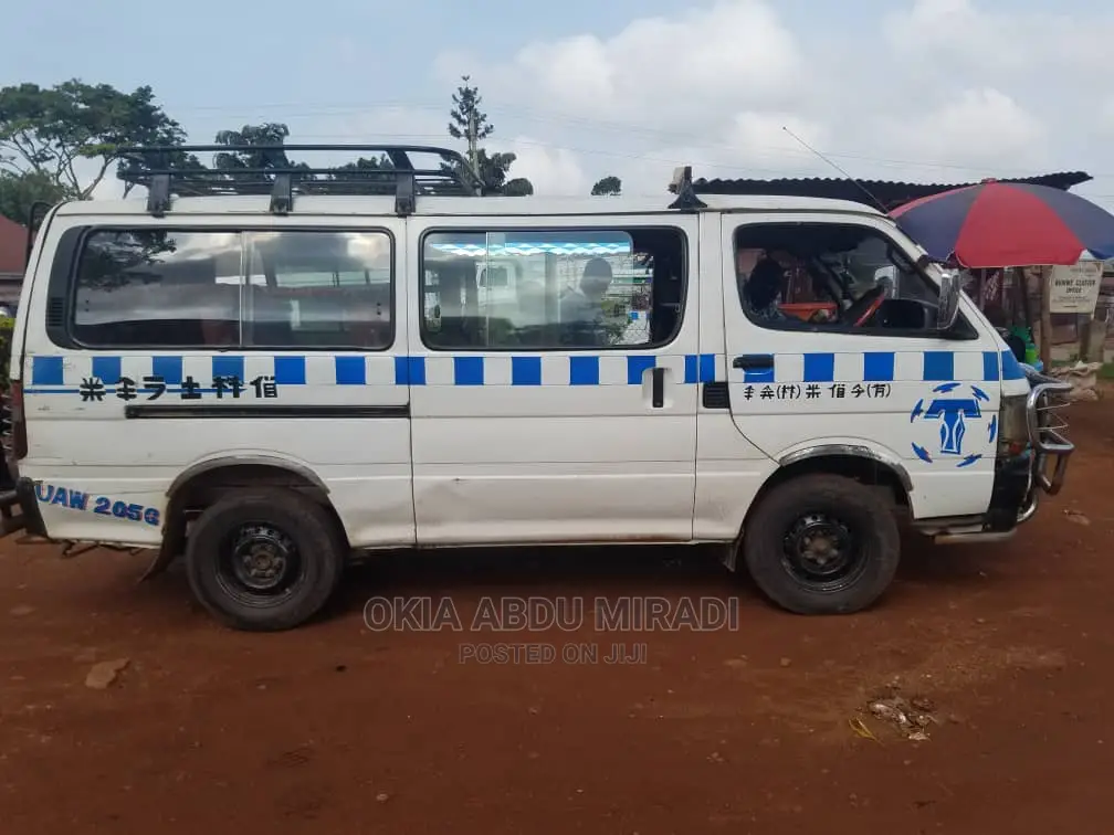 Toyota HiAce 2001 White