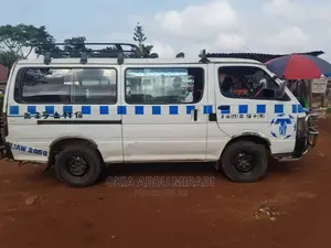 Toyota HiAce 2001 White