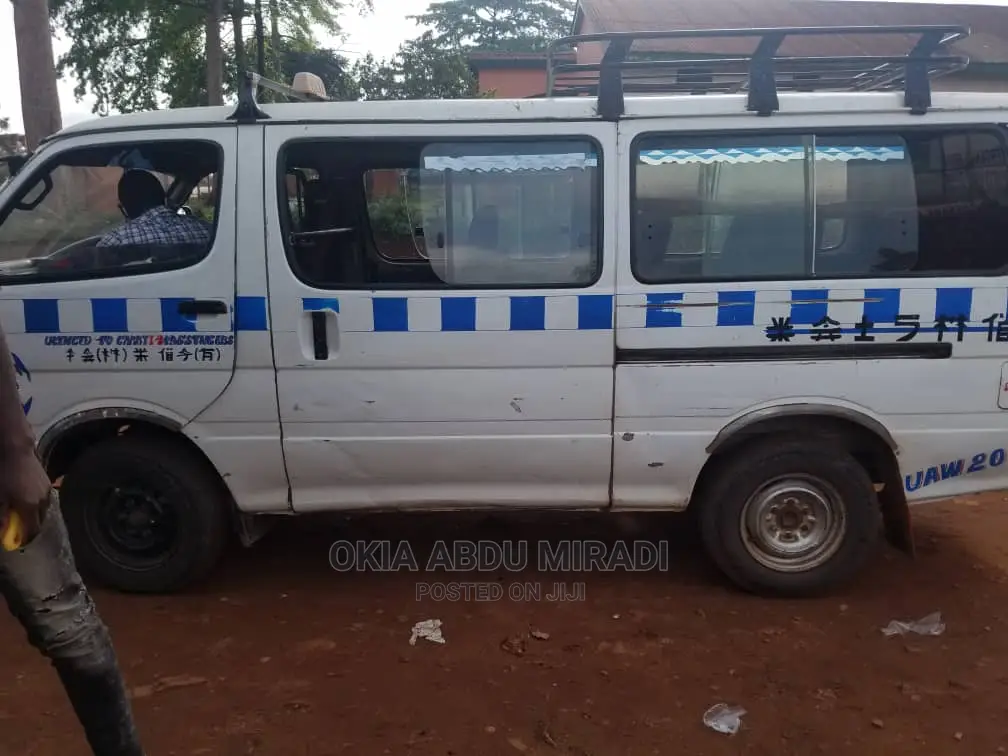 Toyota HiAce 2001 White