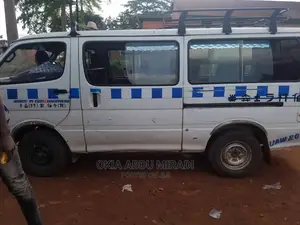 Toyota HiAce 2001 White
