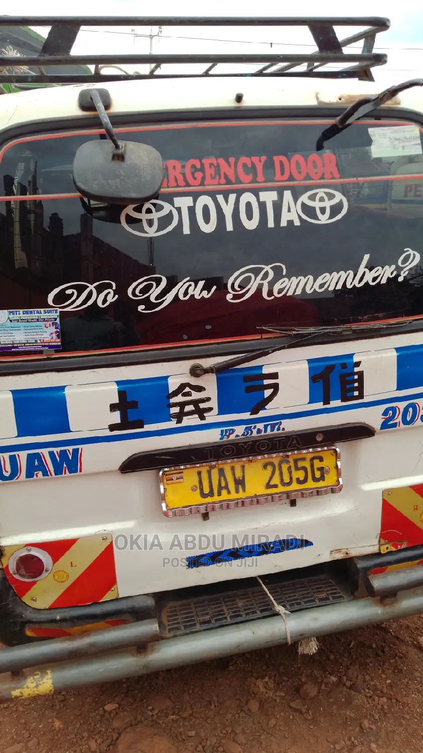 Toyota HiAce 2001 White