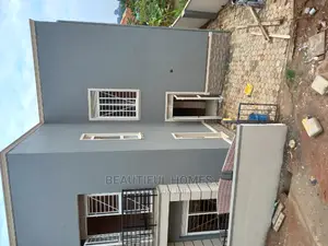 Furnished 4bdrm Townhouse/Terrace in Kira Tarmacked for Sale