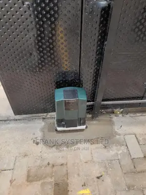 Automatic Sliding Gate System. D5