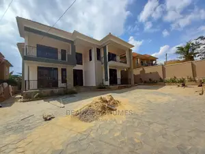 Furnished 6bdrm Mansion in Kira Corporate for Sale