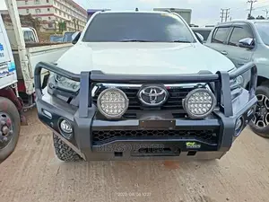 Toyota Hilux 2016 White