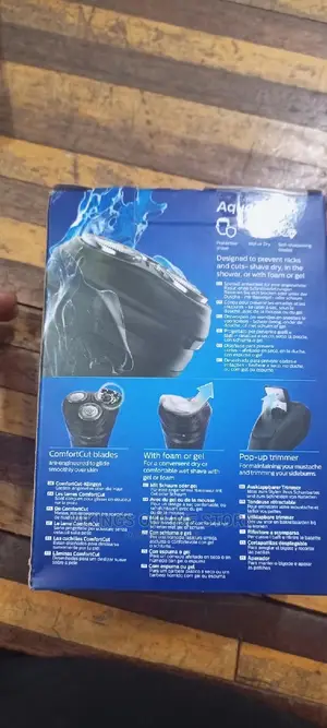 Philips Aqua Touch Shaver 1000.