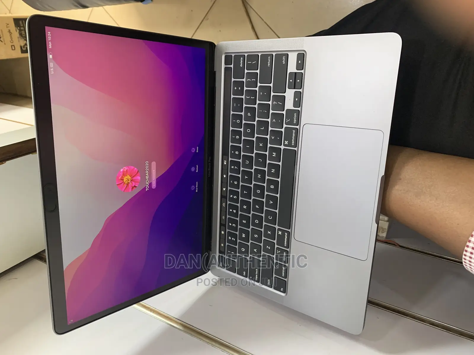 New Laptop Apple MacBook Pro 2020 8GB Intel Core I5 SSD 256GB