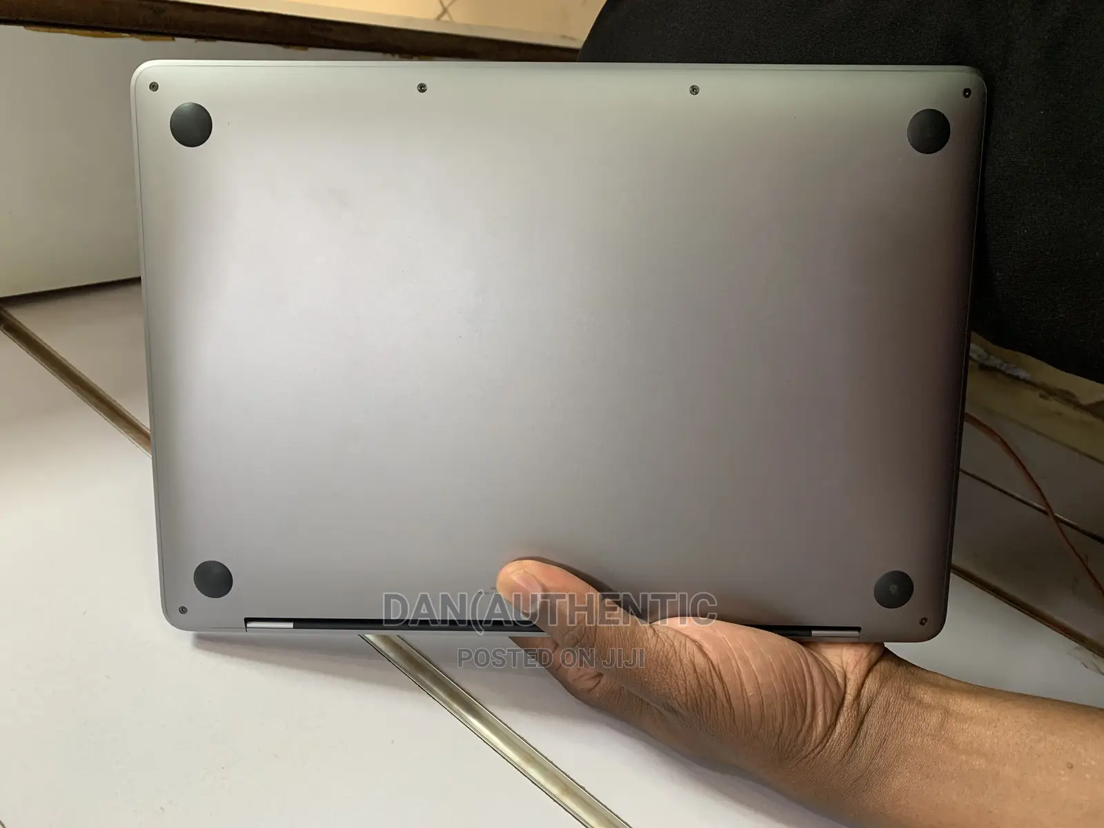 New Laptop Apple MacBook Pro 2020 8GB Intel Core I5 SSD 256GB