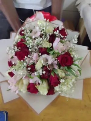Natural and Artificial Flower Bouquets
