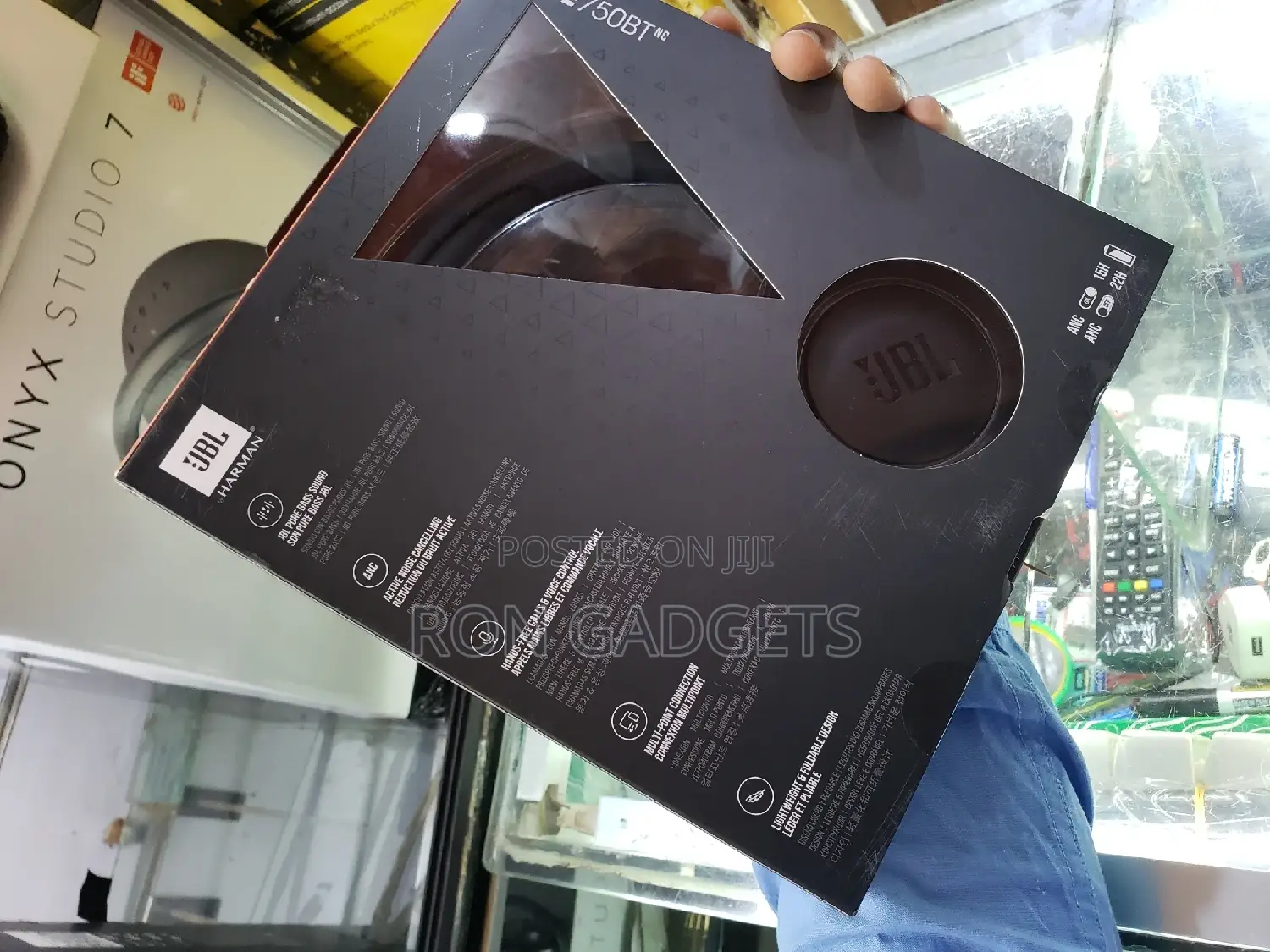 JBL Tune 750bt (Active Noise Cancelation)