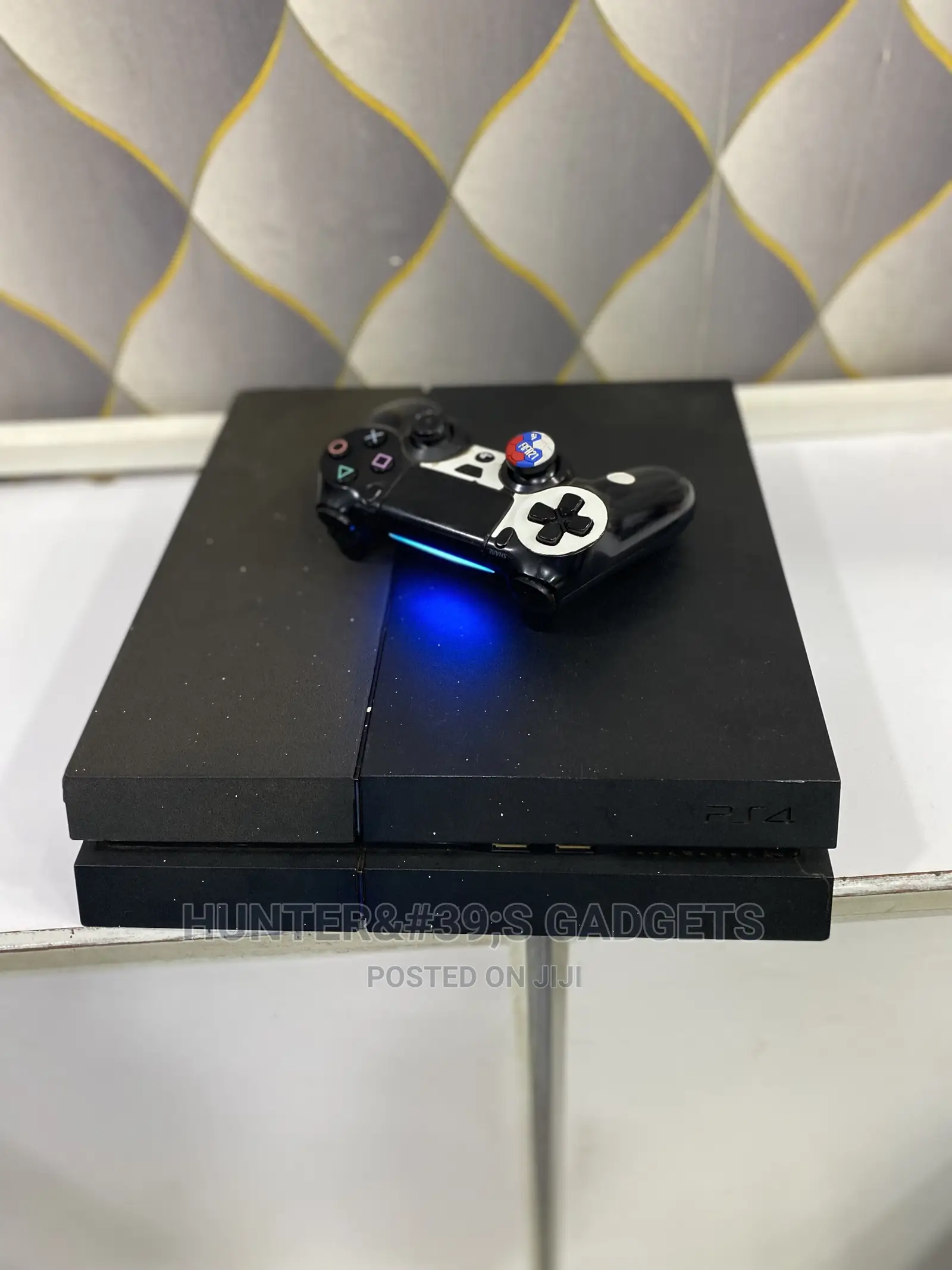 Sony Playstation 4 With One Controller 500gb and It’S Chippe