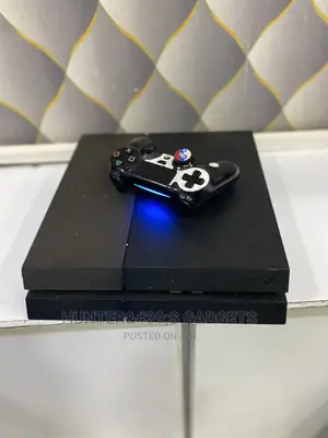 Sony Playstation 4 With One Controller 500gb and It’S Chippe