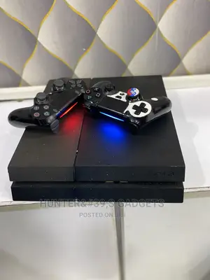 Sony Playstation 4 With One Controller 500gb and It’S Chippe