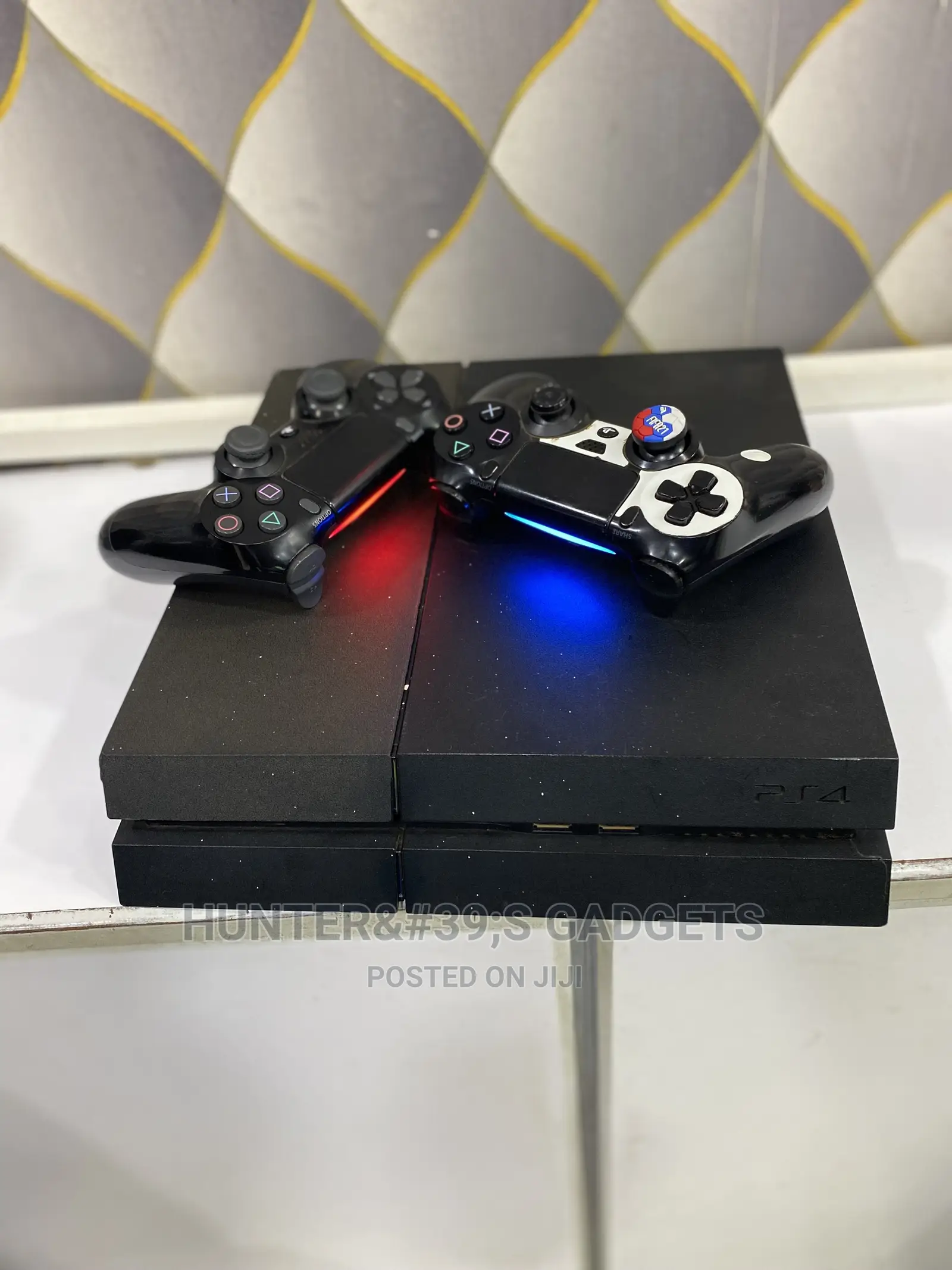 Sony Playstation 4 With One Controller 500gb and It’S Chippe