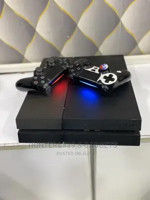 Sony Playstation 4 With One Controller 500gb and It’S Chippe