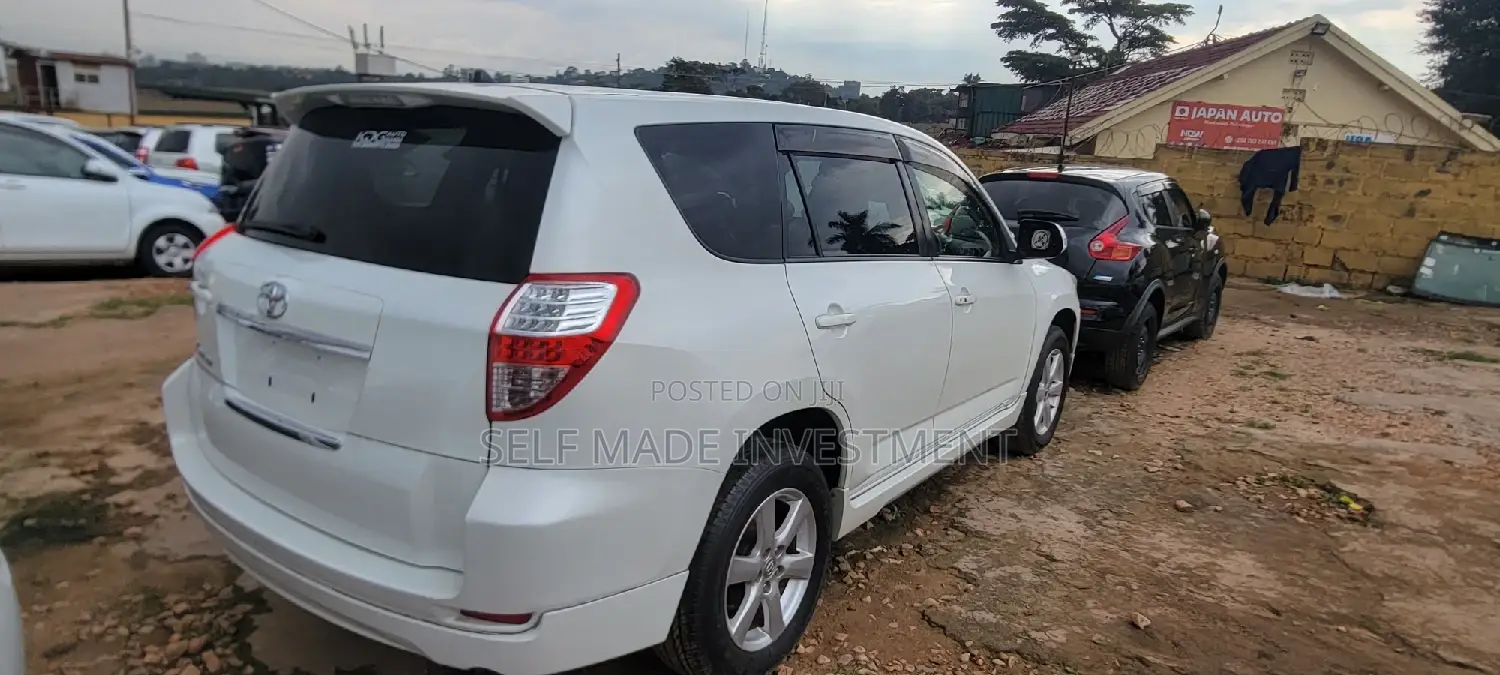 Toyota Vanguard 2008 White