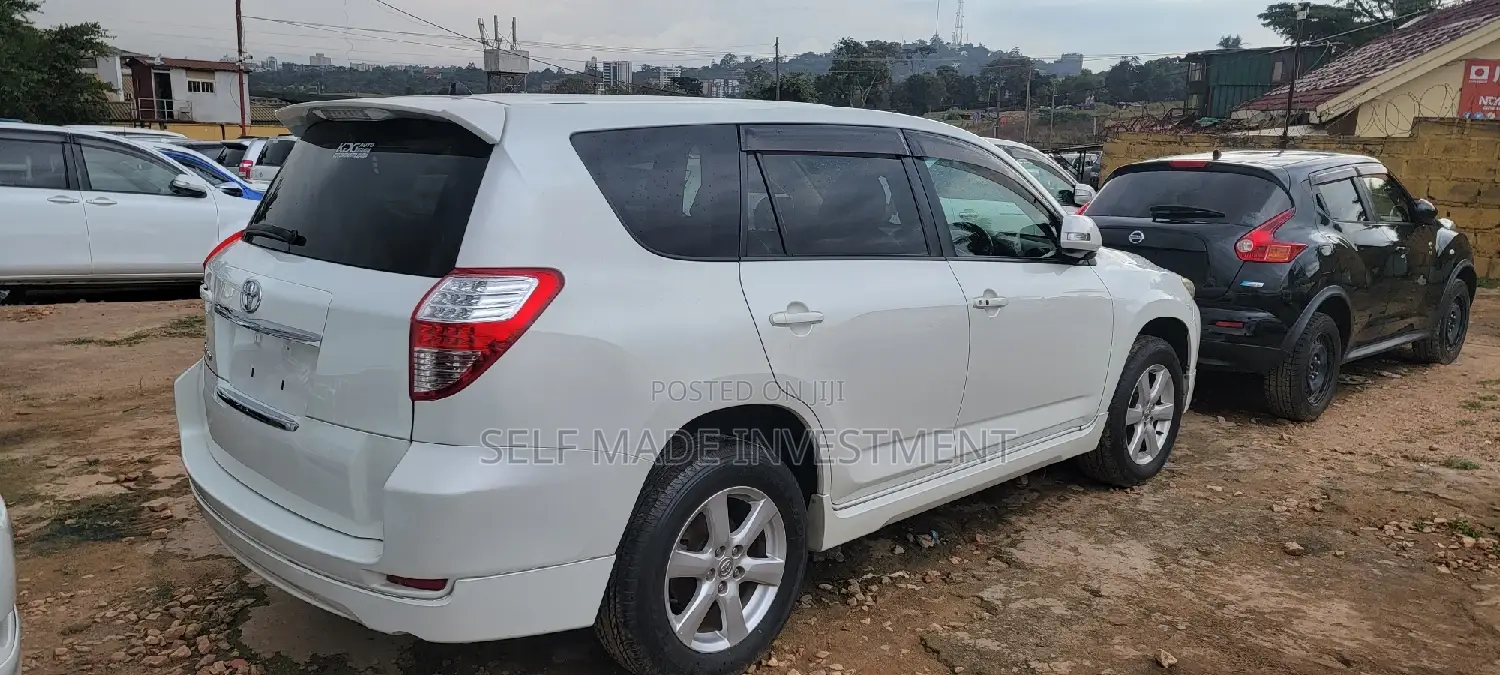 Toyota Vanguard 2008 White
