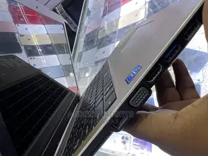 Laptop Asus R558UF 4GB Intel Celeron HDD 256GB