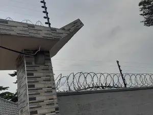 Electric Fence System With Razor Wire 