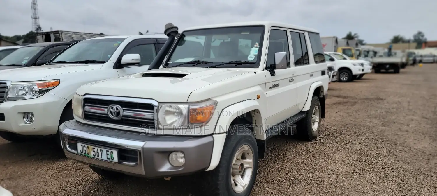 Toyota Land Cruiser Prado 2013 White