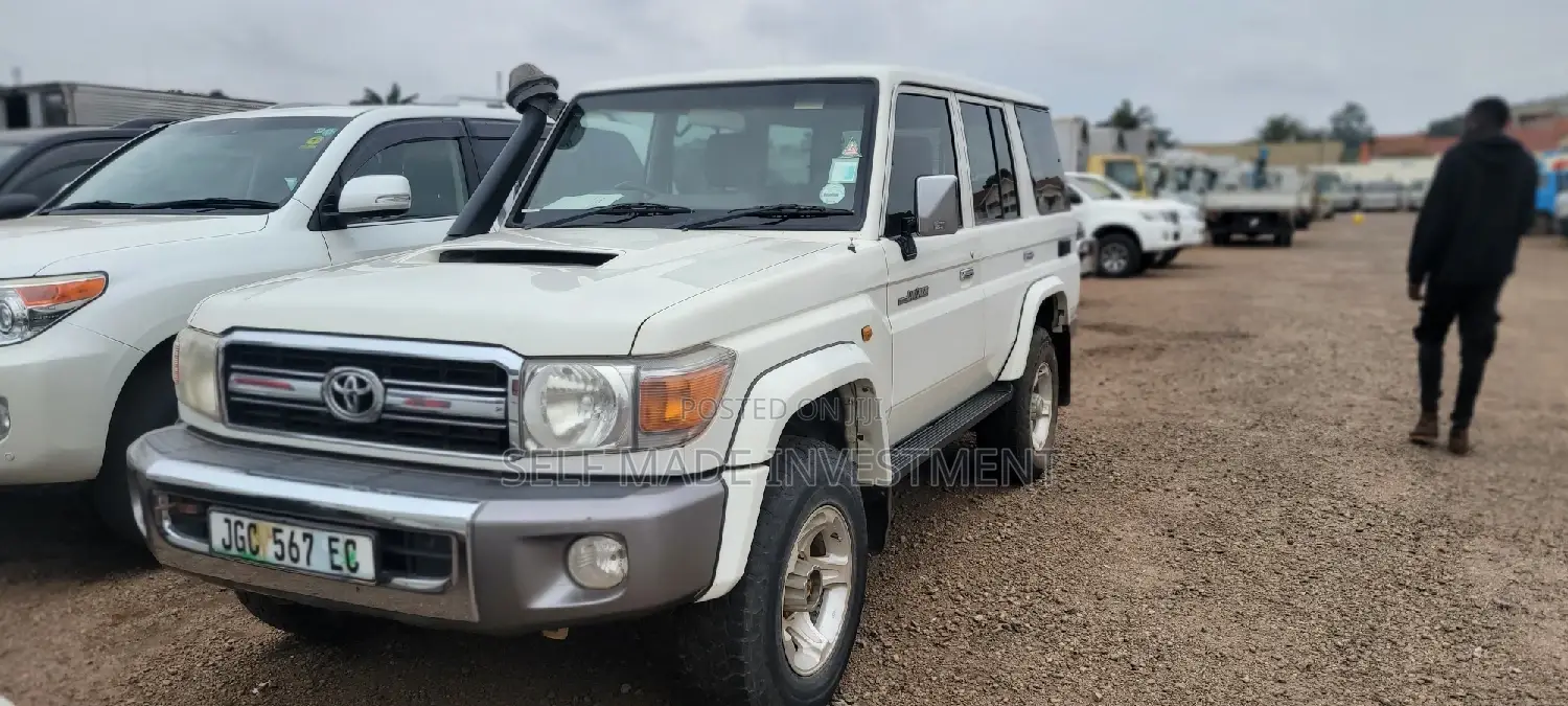 Toyota Land Cruiser Prado 2013 White