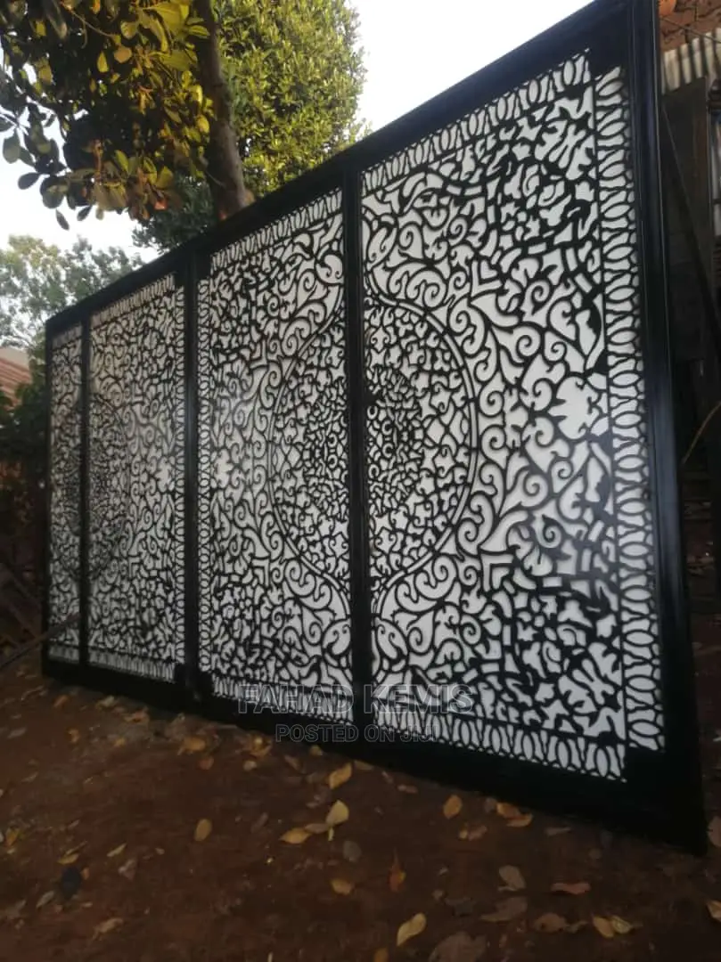 Decorated Sliding Gate