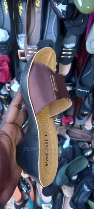 Ladies Sandals / Semi Wedge.