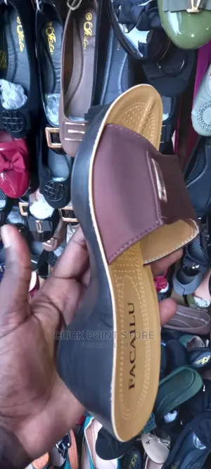 Ladies Sandals / Semi Wedge.