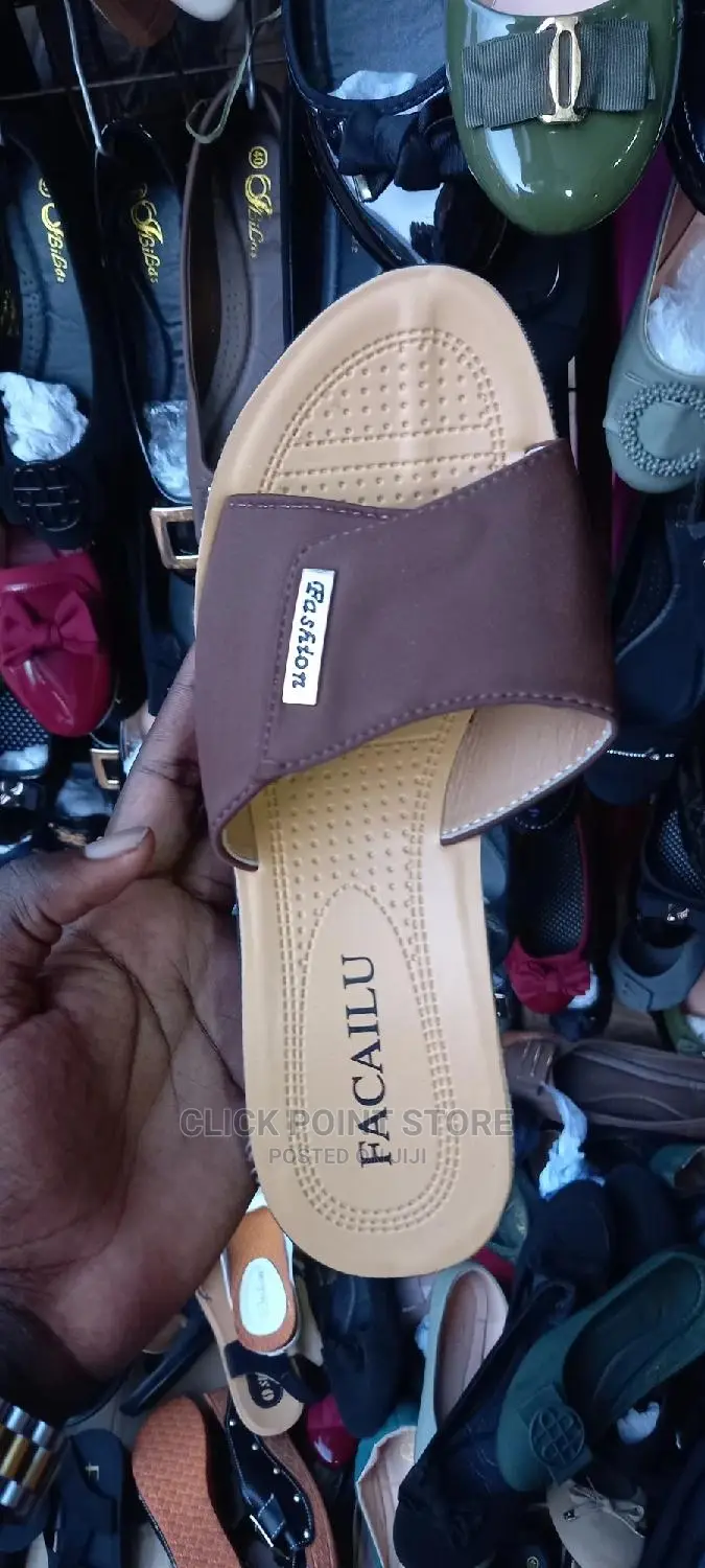 Ladies Sandals / Semi Wedge.