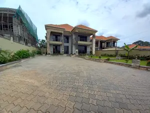 Furnished 6bdrm Mansion in Kisaasi Tarmacked, Central Division