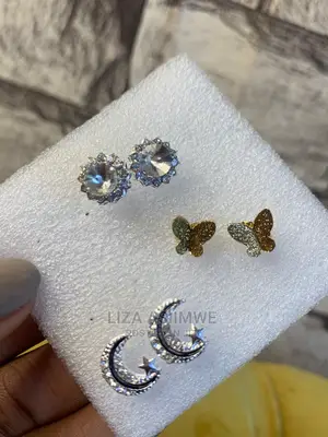 Simple Lady Earpins Available