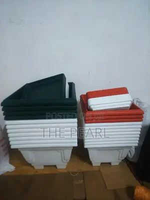 Squared Plastic Flower Pots