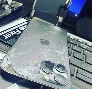 We Fix Broken Screens Backs Batteries of All Smartphones