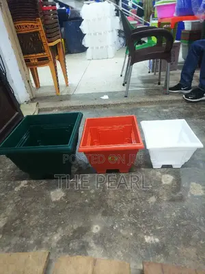 Squared Plastic Flower Pots