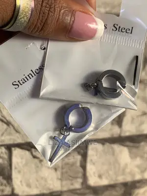 Men’S Ear Clippers Available
