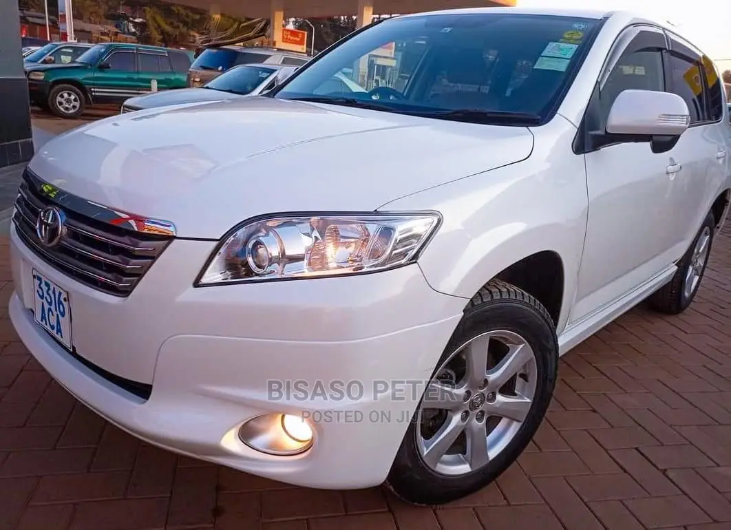 Toyota Vanguard 2009 White