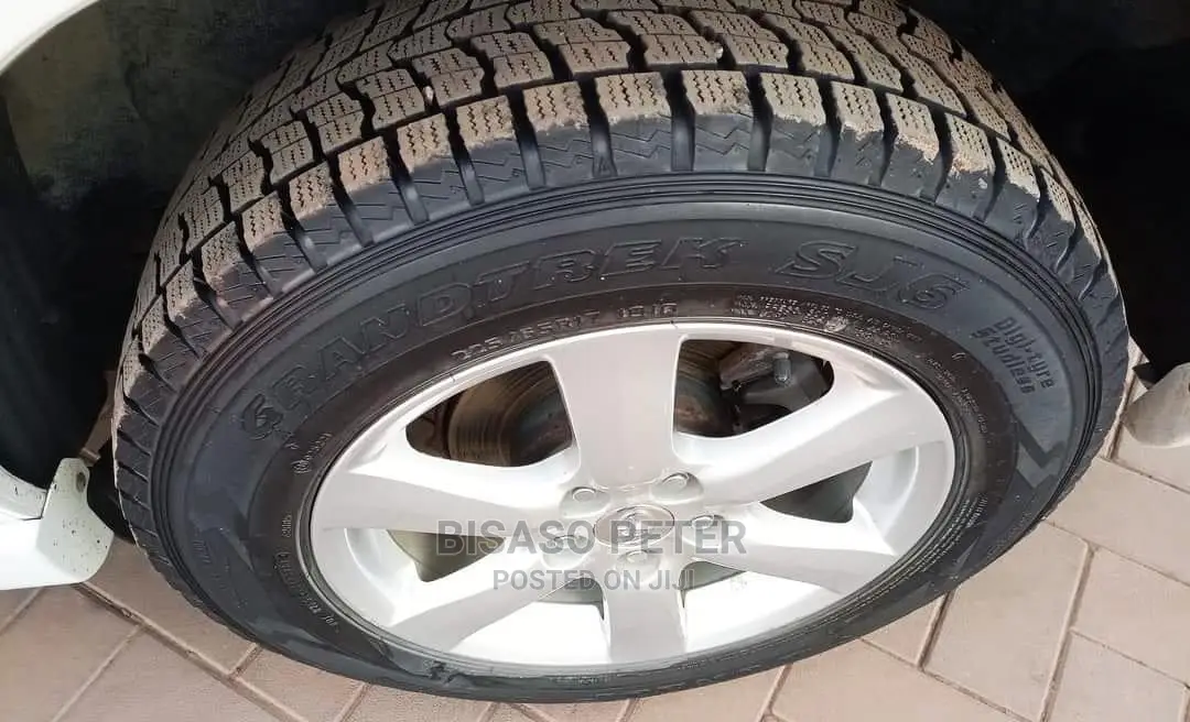 Toyota Vanguard 2009 White