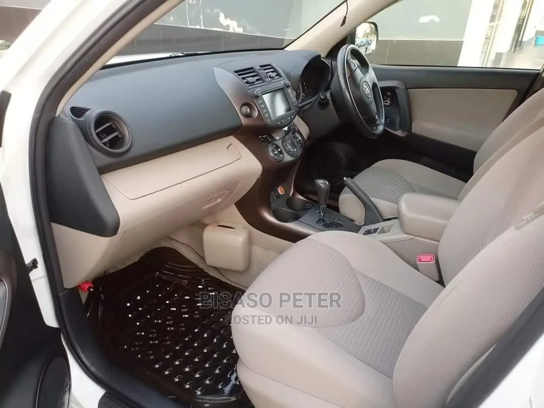 Toyota Vanguard 2009 White