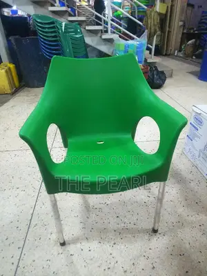 Plastic Metal Legged Chair