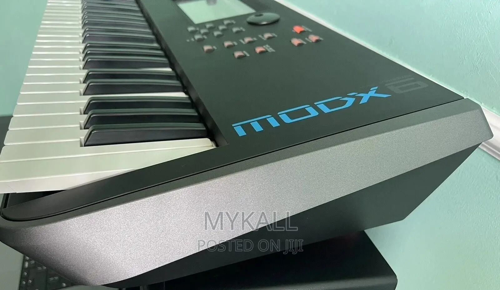 Yamaha MODX 6, 61 Key Synthesiser.