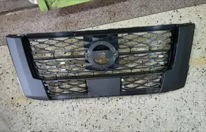 Nissan Navara 2021 - 2022 Grille