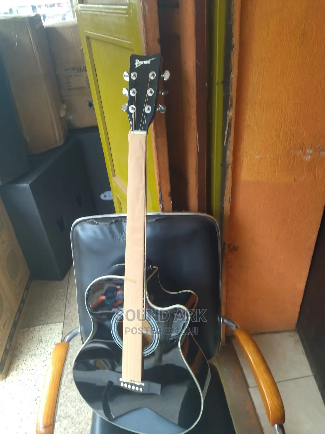 Acoustic Guitar Powered