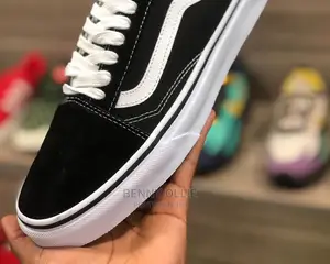Black White Van's