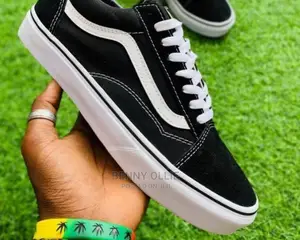 Black White Van's