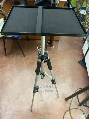 Tripod Adjustable Projector Stand